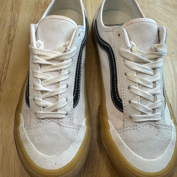 Vans Black and White Sneakers Retro-Inspired Style - Picture 1 of 9